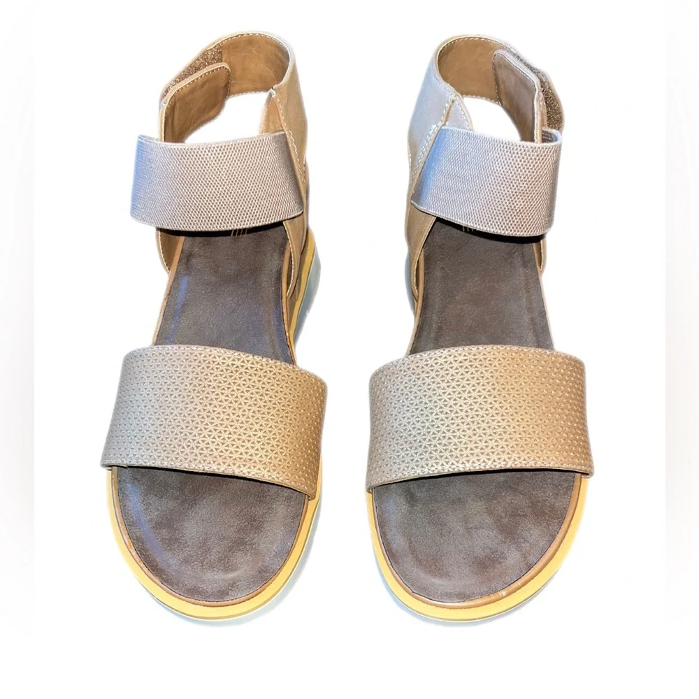 Hocus Pocus Sandals Philo Wedge size 9M